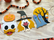 Load image into Gallery viewer, Trick or Treat Ducks Garland

